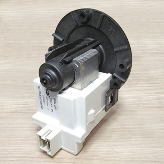Насос сливной Leili BPX2-137 (3 винта, разъем назад) для стиральных машин Indesit и Hotpoint-Ariston