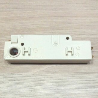 Блокировка люка 651016776 (2 язычка) для стиральных машин Ardo, Asko и Whirlpool