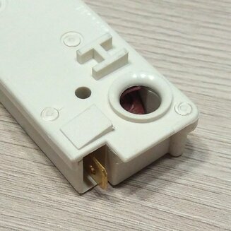 Блокировка люка 651016776 (2 язычка) для стиральных машин Ardo, Asko и Whirlpool