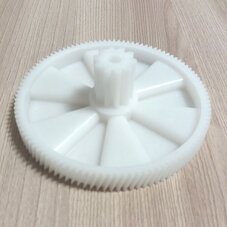 Шестерня KW650740C (D=97/20 мм, H=34/12 мм, d=7 мм, 10 прямых и 104 косых зубьев, большая) для мясорубок Kenwood