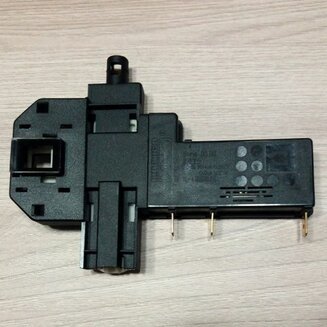 Блокировка люка 051438 для стиральных машин Indesit и Ariston
