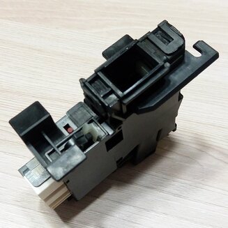 Блокировка двери 111494 для стиральных машин Indesit и Hotpoint-Ariston