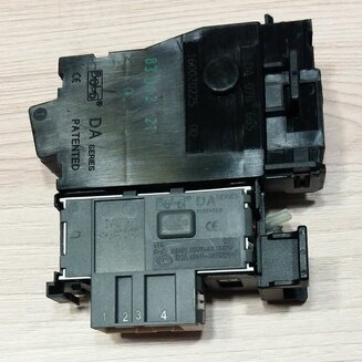 Блокировка двери 111494 для стиральных машин Indesit и Hotpoint-Ariston